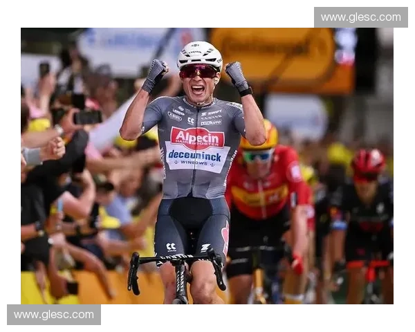 环法直播全程解析揭示顶级车手竞技策略与赛段精彩瞬间 环法直播全程解析揭示顶级车手竞技策略与赛段精彩瞬间